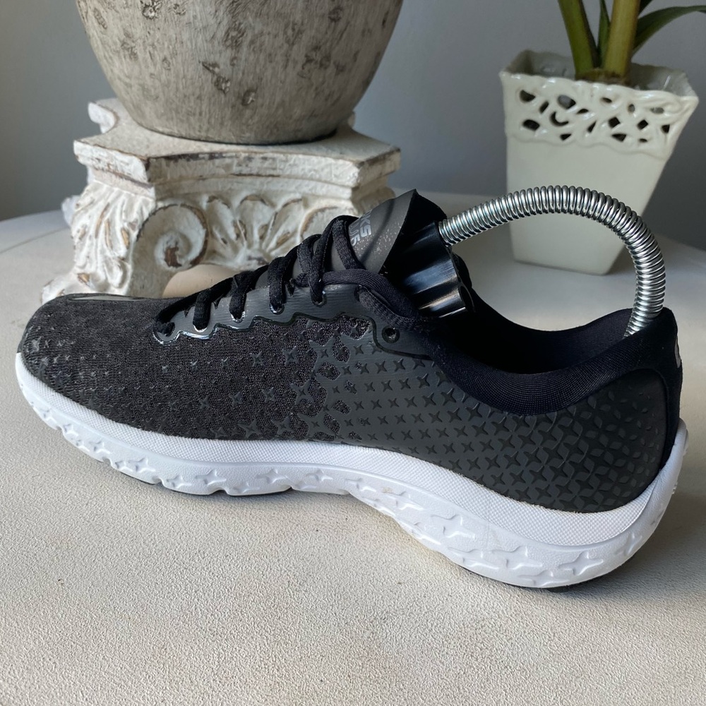 Brooks Ultraboost 5 Athletic Running Sneakers Shoes Womens 8.5 Black White - Picture 5 of 9